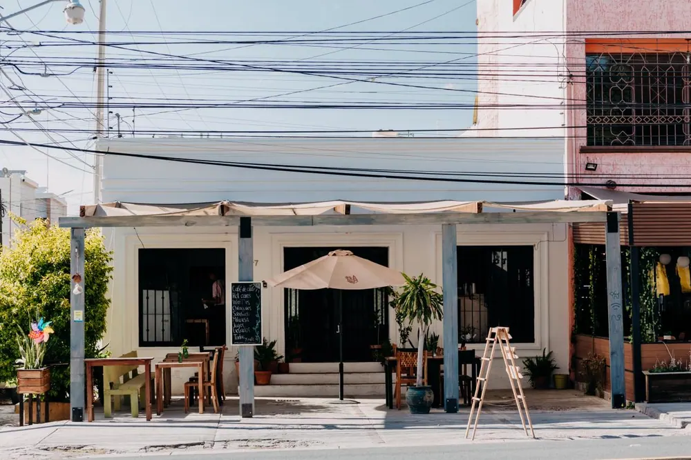 Fachada del local de Mayirevo