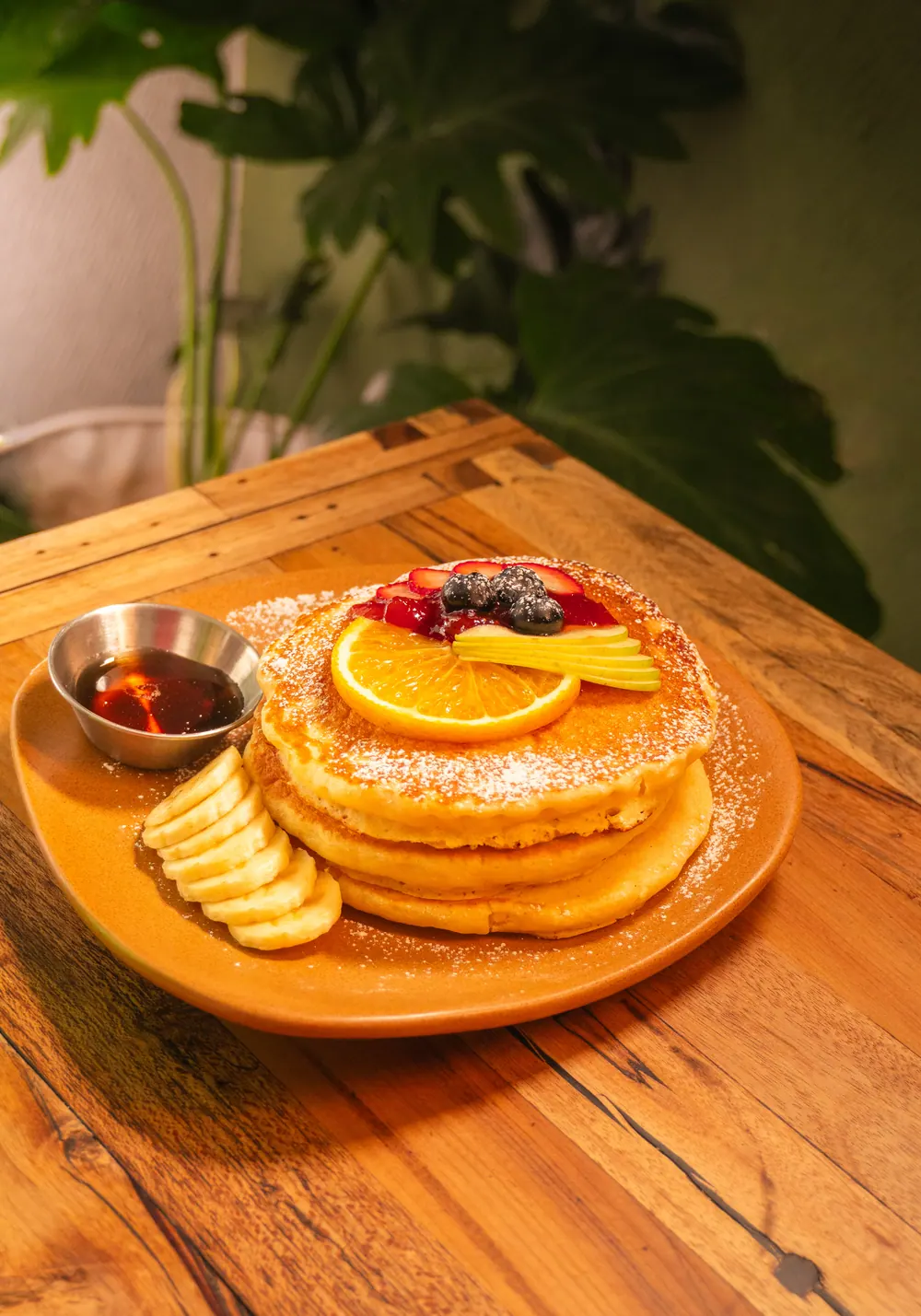 Hot cakes con naranja y miel servidos en Mayirevo